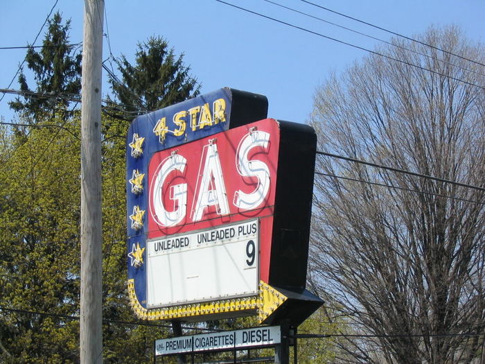 4 Star Gas - 2003 Photo (newer photo)